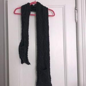 Dark grey knitted scarf with pockets at ends